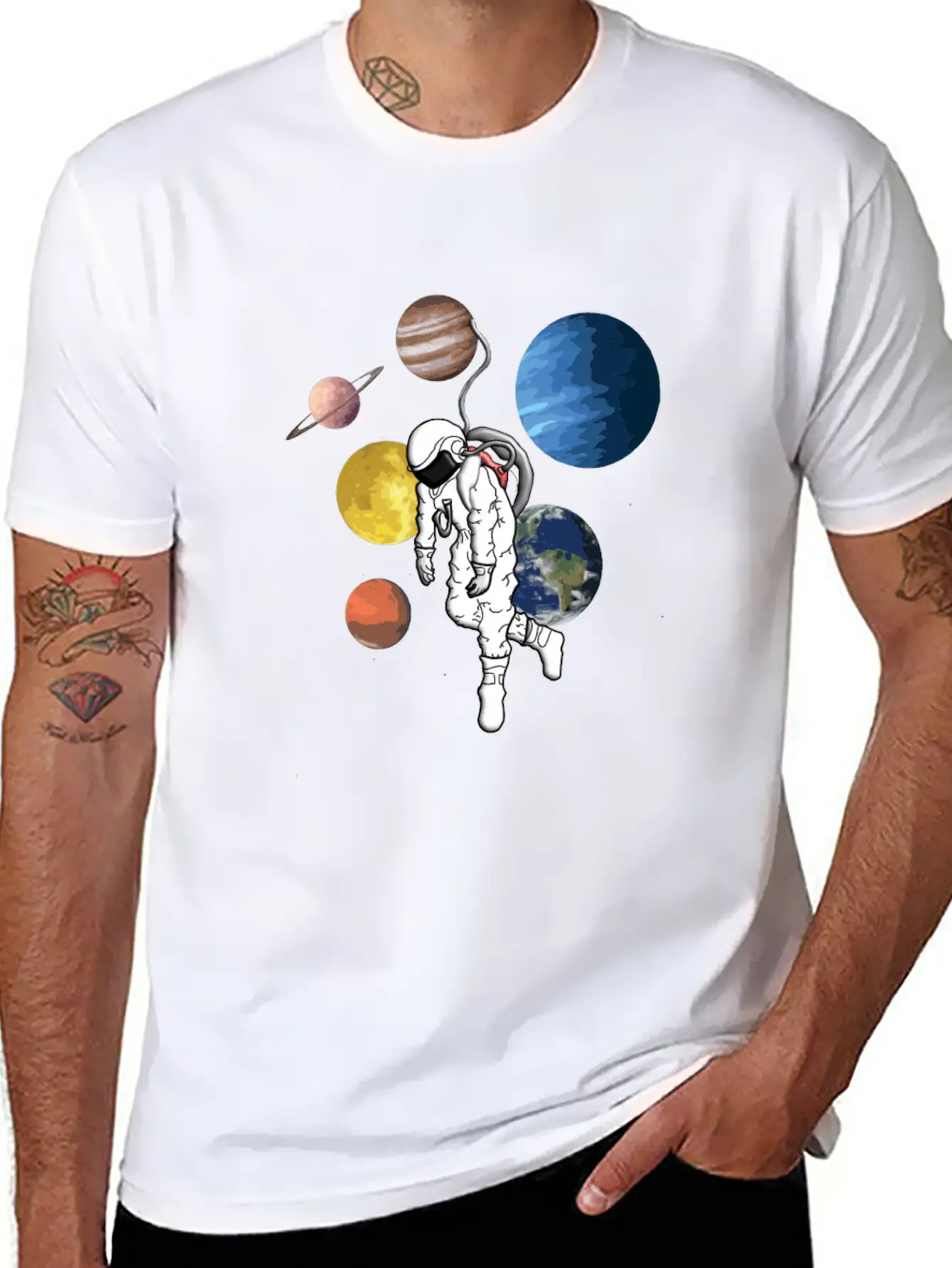 Astronaut Mit Planeten Essential Cotton Tee For Daily Outfits – Unisex Style